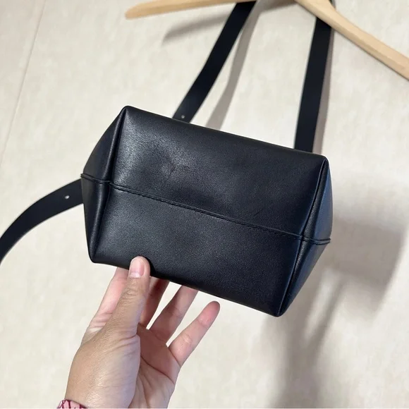 NWT Madewell Women’s The Essential Mini Bucket Tote Bag Crossbody Leather Black - Picture 8 of 16